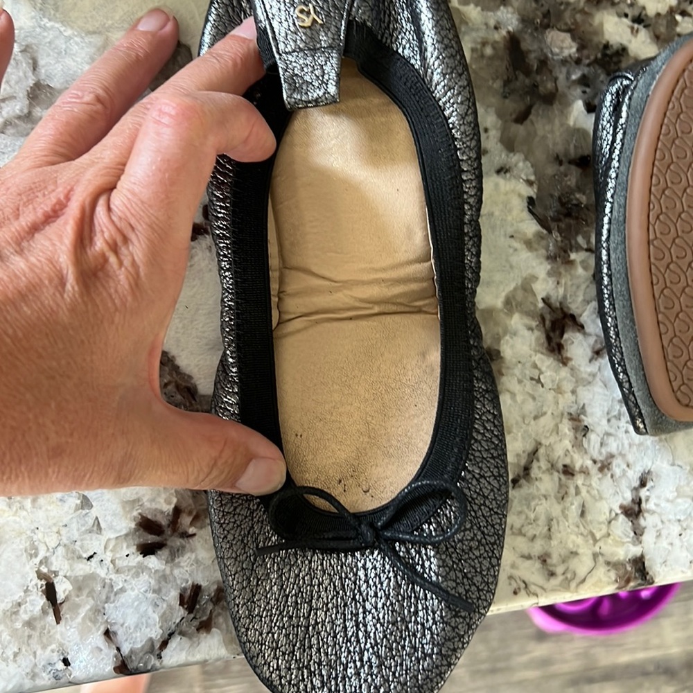 You’d Samra dark silver flats size 9